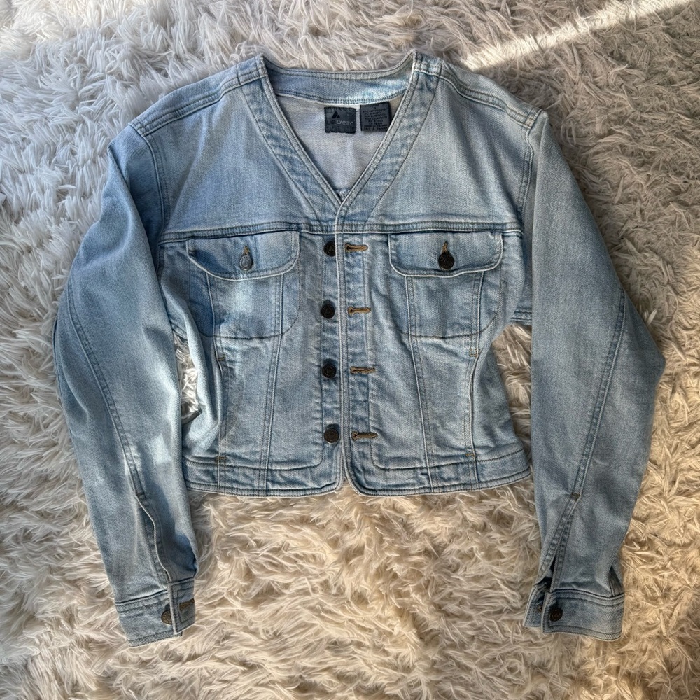 Liz wear vintage light blue denim jacket. Made in Taiwan